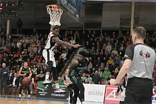 BC Prievidza– MBK Handlová 77:67 (foto: Ladislav Szibilla)