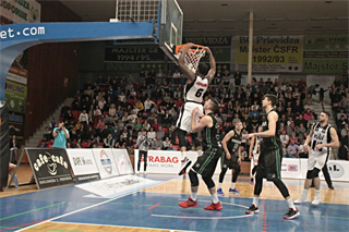 BC Prievidza– MBK Handlová 77:67 (foto: Ladislav Szibilla)