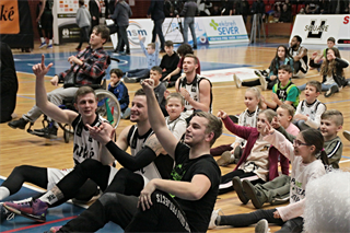 BC Prievidza– MBK Handlová 77:67 (foto: Ladislav Szibilla)