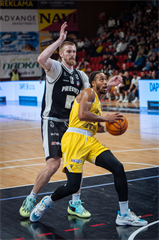 10. kolo TIPOS SBL: BC Prievidza - Inter Bratislava 81:83 (Vladimír Králik)	