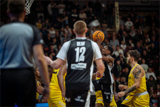 10. kolo TIPOS SBL: BC Prievidza - Inter Bratislava 81:83 (Vladimír Králik)	