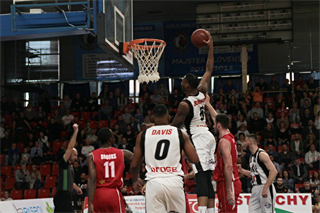 BC Prievidza- MBK Rieker Com-Therm Komárno 81:61 (foto: Ladislav Szibilla)
