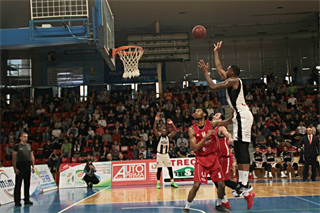 BC Prievidza- MBK Rieker Com-Therm Komárno 81:61 (foto: Ladislav Szibilla)