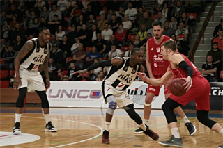 BC Prievidza- MBK Rieker Com-Therm Komárno 81:61 (foto: Ladislav Szibilla)