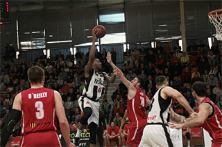 BC Prievidza- MBK Rieker Com-Therm Komárno 81:61 (foto: Ladislav Szibilla)
