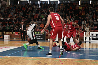 BC Prievidza- MBK Rieker Com-Therm Komárno 81:61 (foto: Ladislav Szibilla)