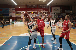 BC Prievidza- MBK Rieker Com-Therm Komárno 81:61 (foto: Ladislav Szibilla)