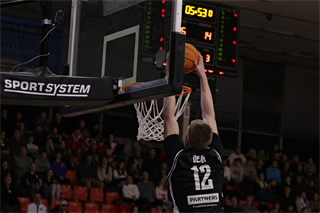 16. kolo TIPOS SBL: BC Prievidza - BC Komárno 104:102 (Ladislav Szibilla)