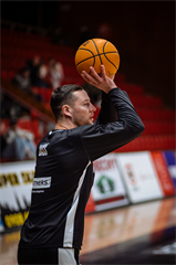 16. kolo TIPOS SBL: BC Prievidza - BC Komárno 104:102 (Vladimír Králik)