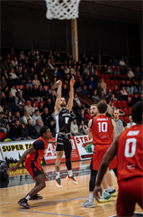 16. kolo TIPOS SBL: BC Prievidza - BC Komárno 104:102 (Vladimír Králik)