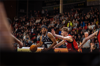 16. kolo TIPOS SBL: BC Prievidza - BC Komárno 104:102 (Vladimír Králik)