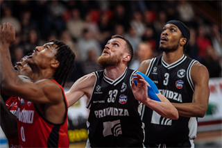 16. kolo TIPOS SBL: BC Prievidza - BC Komárno 104:102 (Vladimír Králik)