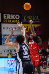 16. kolo TIPOS SBL: BC Prievidza - BC Komárno 104:102 (Vladimír Králik)