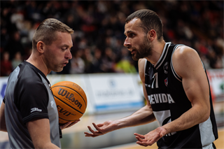 16. kolo TIPOS SBL: BC Prievidza - BC Komárno 104:102 (Vladimír Králik)