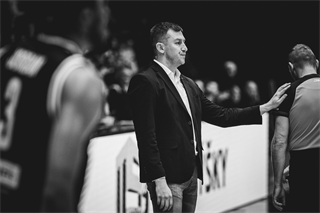 16. kolo TIPOS SBL: BC Prievidza - BC Komárno 104:102 (Vladimír Králik)