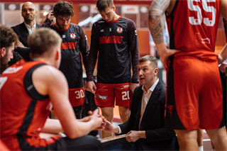 16. kolo TIPOS SBL: BC Prievidza - BC Komárno 104:102 (Vladimír Králik)