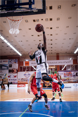 BC Prievidza-MBK Rieker Com-Therm Komárno 103:81  (foto: Vladimír Králik)