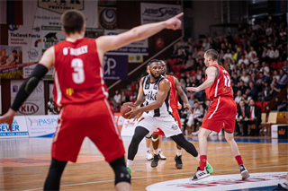BC Prievidza-MBK Rieker Com-Therm Komárno 103:81  (foto: Vladimír Králik)