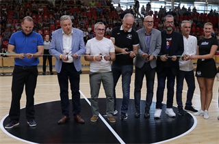 Slávnostné otvorenie novej palubovky: BC Prievidza - NH Ostrava 75:73 (foto: Ladislav Szibilla)	
