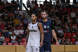 Slávnostné otvorenie novej palubovky: BC Prievidza - NH Ostrava 75:73 (foto: Ladislav Szibilla)	