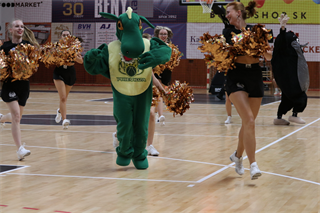 Slávnostné otvorenie novej palubovky: BC Prievidza - NH Ostrava 75:73 (foto: Ladislav Szibilla)	