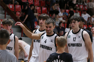 Slávnostné otvorenie novej palubovky: BC Prievidza - NH Ostrava 75:73 (foto: Ladislav Szibilla)	