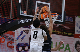 Slávnostné otvorenie novej palubovky: BC Prievidza - NH Ostrava 75:73 (foto: Ladislav Szibilla)	