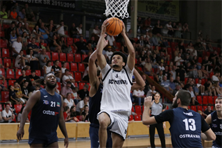 Slávnostné otvorenie novej palubovky: BC Prievidza - NH Ostrava 75:73 (foto: Ladislav Szibilla)	