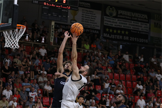 Slávnostné otvorenie novej palubovky: BC Prievidza - NH Ostrava 75:73 (foto: Ladislav Szibilla)	