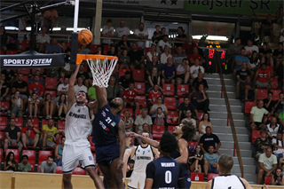 Slávnostné otvorenie novej palubovky: BC Prievidza - NH Ostrava 75:73 (foto: Ladislav Szibilla)	