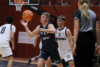 Slávnostné otvorenie novej palubovky: BC Prievidza - NH Ostrava 75:73 (foto: Ladislav Szibilla)	