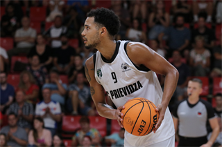 Slávnostné otvorenie novej palubovky: BC Prievidza - NH Ostrava 75:73 (foto: Ladislav Szibilla)	