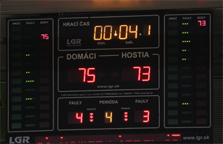 Slávnostné otvorenie novej palubovky: BC Prievidza - NH Ostrava 75:73 (foto: Ladislav Szibilla)	