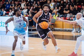 3. kolo TIPOS SBL: BC Prievidza - Nitra Blue Wings 72:74 (Vladimír Králik)