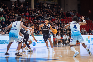 3. kolo TIPOS SBL: BC Prievidza - Nitra Blue Wings 72:74 (Vladimír Králik)