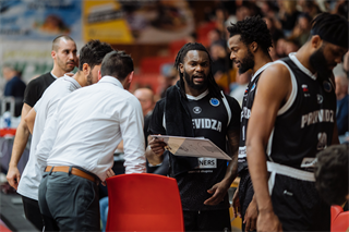 Európsky pohár FIBA: BC Prievidza - Keravnos BC 82:68 (Vladimír Králik)	
