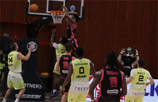 5. kolo TIPOS SBL: BC Prievidza - Košice Wolves 90:79 (Ladislav Szibilla)	