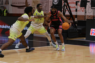 5. kolo TIPOS SBL: BC Prievidza - Košice Wolves 90:79 (Ladislav Szibilla)	