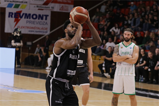 Európsky pohár FIBA: BC Prievidza : Pelister Bitola 97:82 (Ladislav Szibilla)	