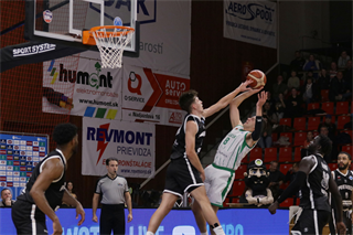 Európsky pohár FIBA: BC Prievidza : Pelister Bitola 97:82 (Ladislav Szibilla)	
