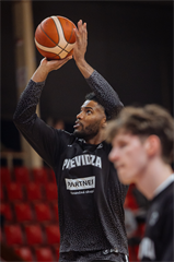Európsky pohár FIBA: BC Prievidza - Pelister Bitola 97:82 (Vladimír Králik)	