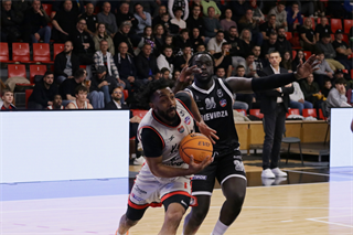 Dohrávka 1. kola TIPOS SBL: BC Prievidza : BC Komárno 69:68 (Ladislav Szibilla)	