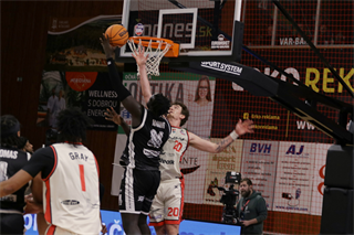 Dohrávka 1. kola TIPOS SBL: BC Prievidza : BC Komárno 69:68 (Ladislav Szibilla)	