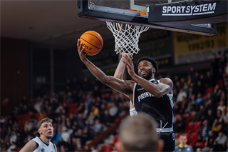 Predohrávka 13. kola TIPOS SBL: BC Prievidza - Spišskí Rytieri 104:99 (Vladimír Králik)