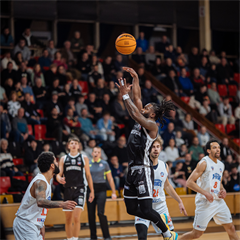 Predohrávka 13. kola TIPOS SBL: BC Prievidza - Spišskí Rytieri 104:99 (Vladimír Králik)