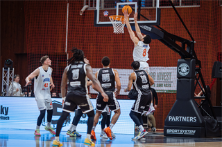 Predohrávka 13. kola TIPOS SBL: BC Prievidza - Spišskí Rytieri 104:99 (Vladimír Králik)