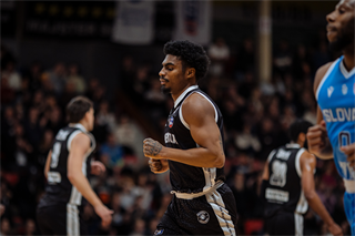 17. kolo TIPOS SBL: BC Prievidza - BC Slovan Bratislava 67:77 (Vladimír Králik)