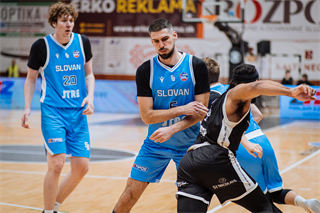 17. kolo TIPOS SBL: BC Prievidza - BC Slovan Bratislava 67:77 (Vladimír Králik)