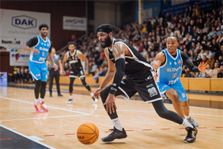17. kolo TIPOS SBL: BC Prievidza - BC Slovan Bratislava 67:77 (Vladimír Králik)