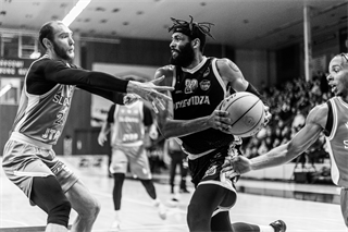 17. kolo TIPOS SBL: BC Prievidza - BC Slovan Bratislava 67:77 (Vladimír Králik)